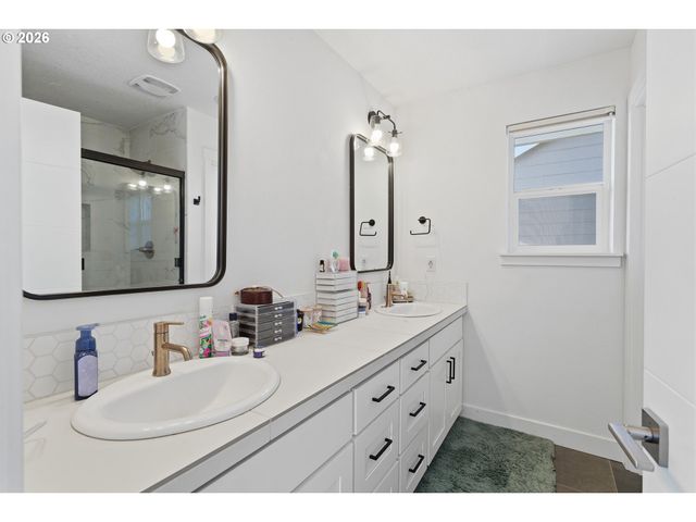 10531 Se 162ND Ave, Happy Valley, OR 97086