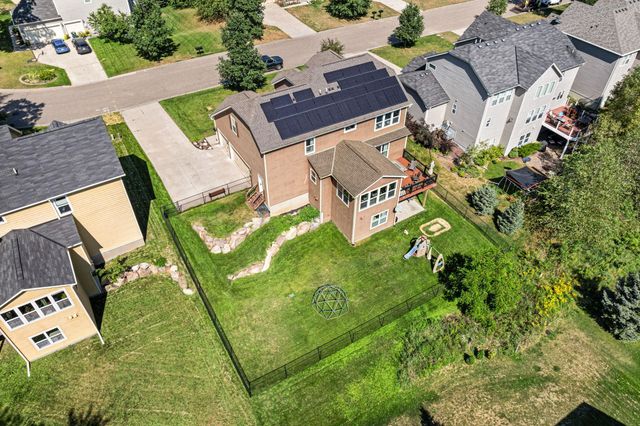 1192 Maple Lane W, Roseville, MN 55113