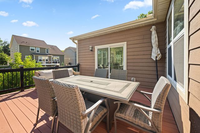 1192 Maple Lane W, Roseville, MN 55113