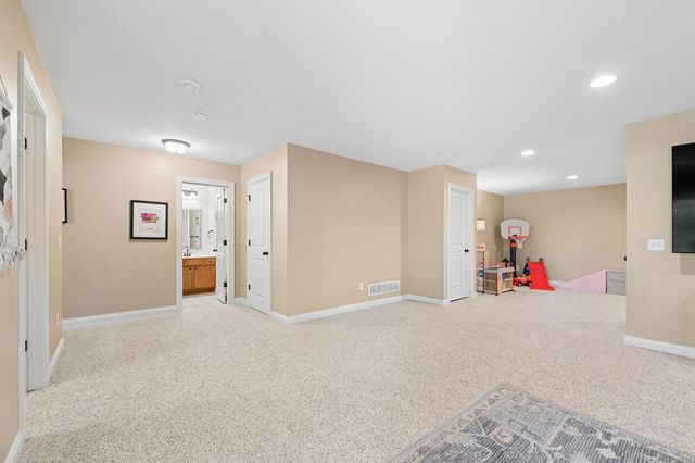 1192 Maple Lane W, Roseville, MN 55113