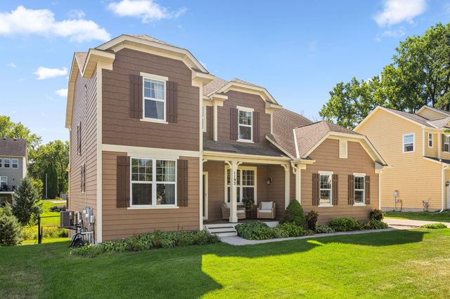 1192 Maple Lane W, Roseville, MN 55113