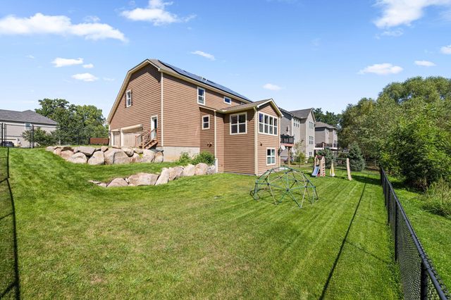 1192 Maple Lane W, Roseville, MN 55113