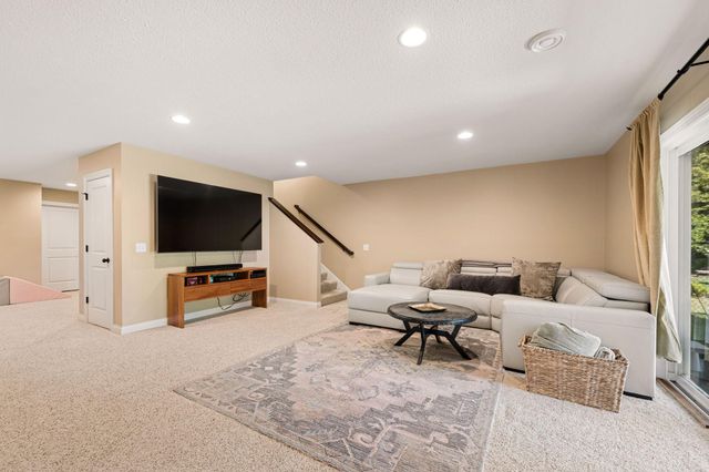 1192 Maple Lane W, Roseville, MN 55113