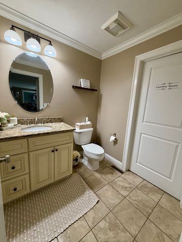 680 Reservoir St, Holden, MA 01520