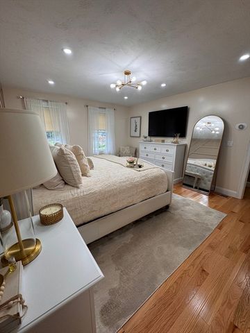 680 Reservoir St, Holden, MA 01520