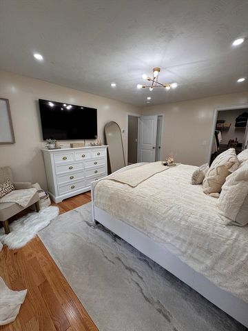 680 Reservoir St, Holden, MA 01520