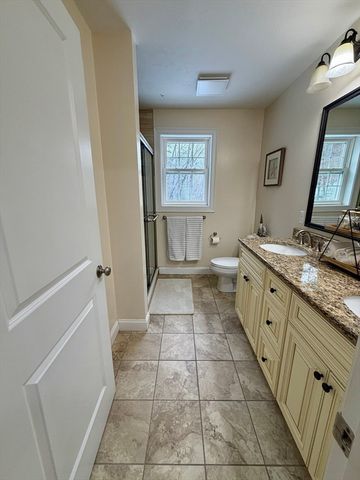 680 Reservoir St, Holden, MA 01520