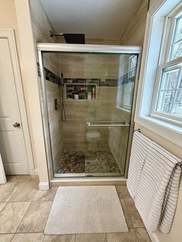 680 Reservoir St, Holden, MA 01520