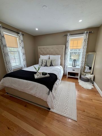 680 Reservoir St, Holden, MA 01520