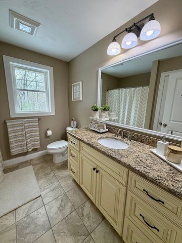 680 Reservoir St, Holden, MA 01520