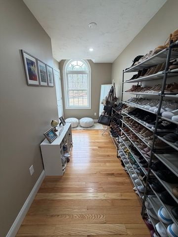 680 Reservoir St, Holden, MA 01520