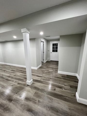 680 Reservoir St, Holden, MA 01520