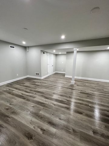 680 Reservoir St, Holden, MA 01520