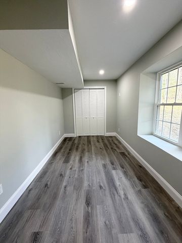 680 Reservoir St, Holden, MA 01520