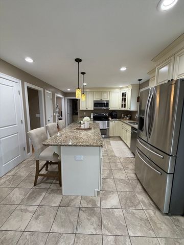 680 Reservoir St, Holden, MA 01520