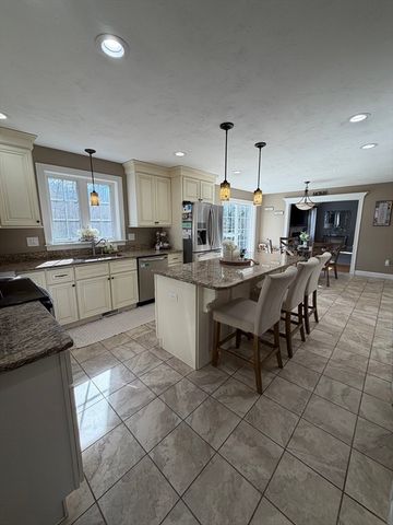 680 Reservoir St, Holden, MA 01520