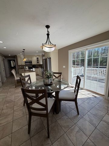 680 Reservoir St, Holden, MA 01520