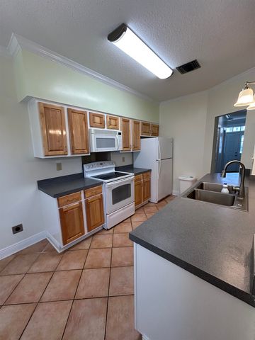 208 Rue De Iberville, Houma, LA 70360