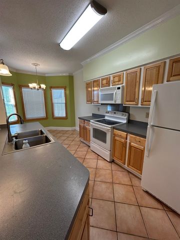 208 Rue De Iberville, Houma, LA 70360