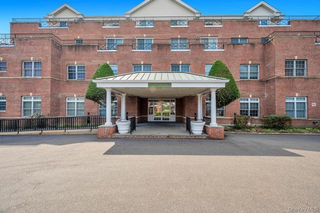 1 Portico Court 300, Great Neck, NY 11021