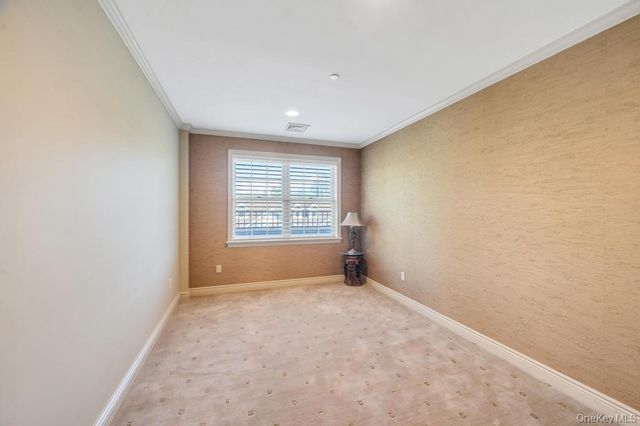 1 Portico Court 300, Great Neck, NY 11021