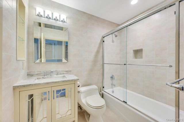 1 Portico Court 300, Great Neck, NY 11021