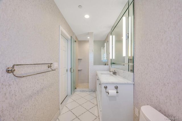 1 Portico Court 300, Great Neck, NY 11021