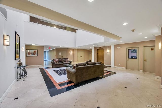 1 Portico Court 300, Great Neck, NY 11021