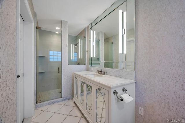 1 Portico Court 300, Great Neck, NY 11021