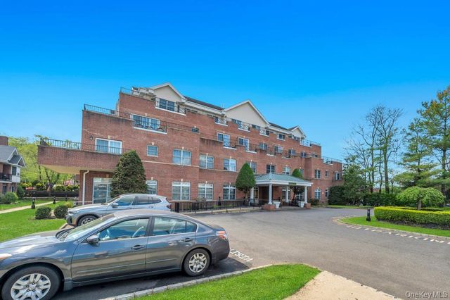 1 Portico Court 300, Great Neck, NY 11021