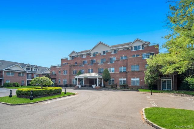 1 Portico Court 300, Great Neck, NY 11021