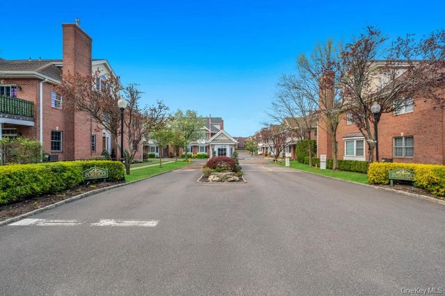 1 Portico Court 300, Great Neck, NY 11021
