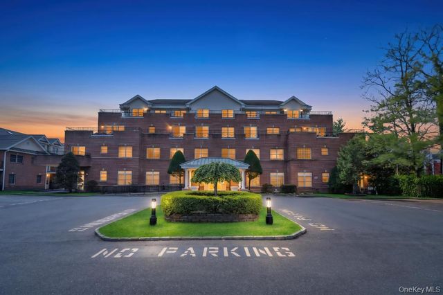 1 Portico Court 300, Great Neck, NY 11021