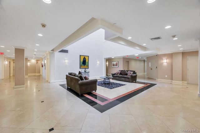 1 Portico Court 300, Great Neck, NY 11021