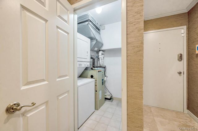 1 Portico Court 300, Great Neck, NY 11021