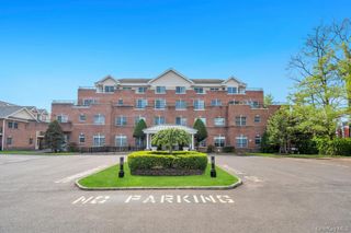 1 Portico Court 300, Great Neck, NY 11021