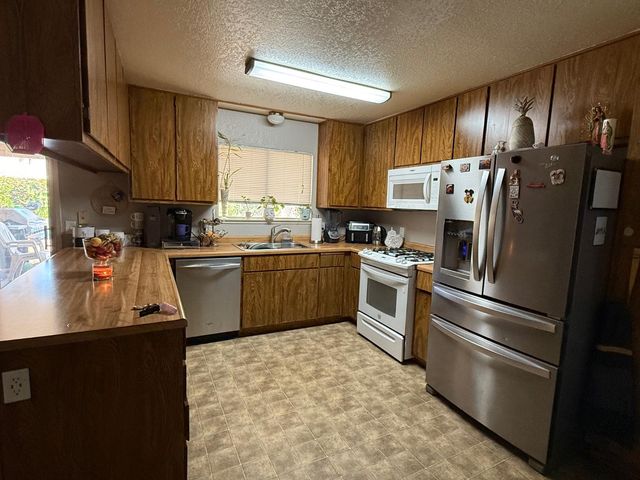 1521 Harvest Dr, Ripon, CA 95366
