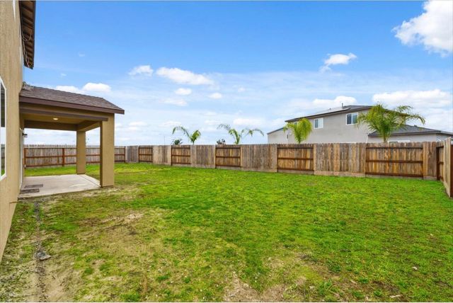 1462 W Randy Court, Fowler, CA 93625