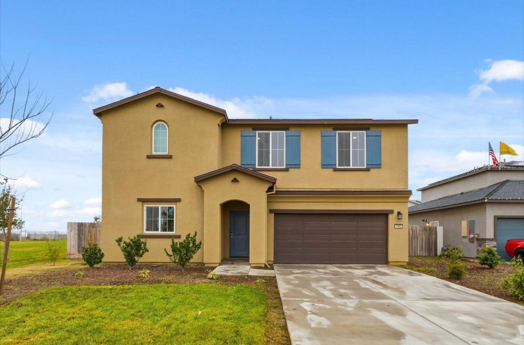 1462 W Randy Court, Fowler, CA 93625