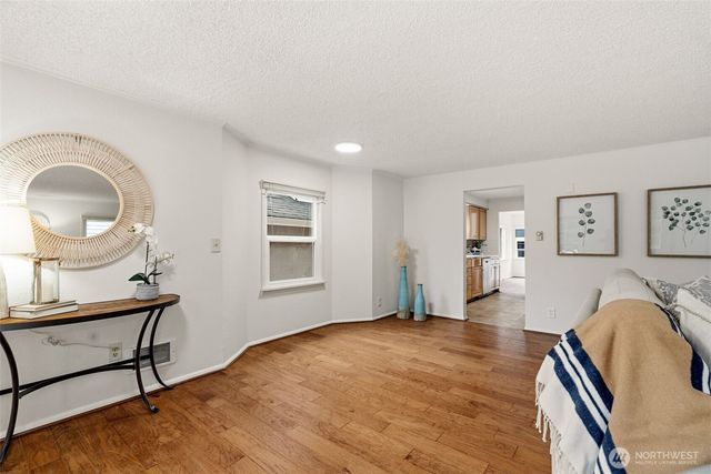 921 N 50th Street, Seattle, WA 98103