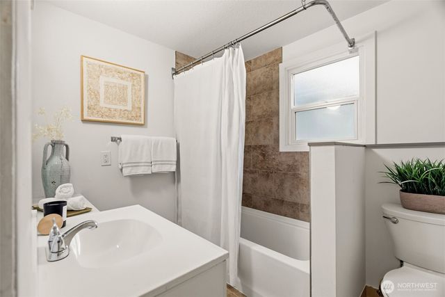 921 N 50th Street, Seattle, WA 98103