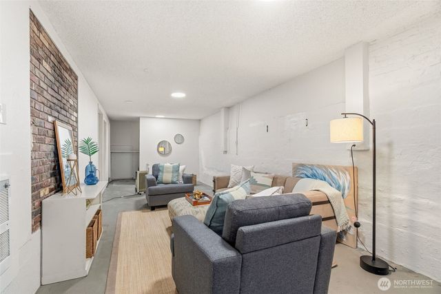 921 N 50th Street, Seattle, WA 98103