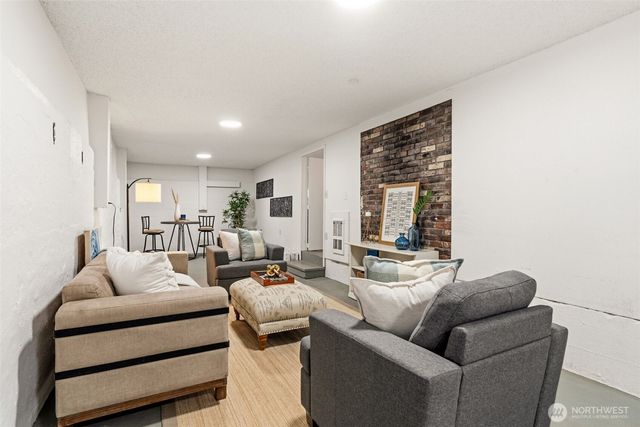 921 N 50th Street, Seattle, WA 98103