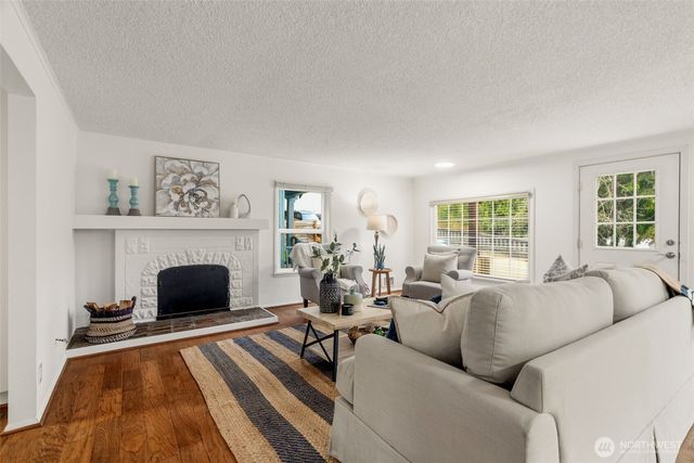 921 N 50th Street, Seattle, WA 98103