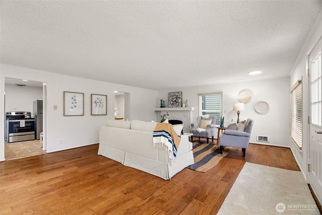 921 N 50th Street, Seattle, WA 98103