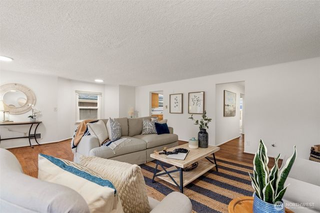 921 N 50th Street, Seattle, WA 98103