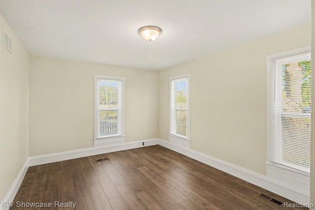 349 W Livingston Road, Highland, MI 48357