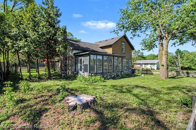349 W Livingston Road, Highland, MI 48357