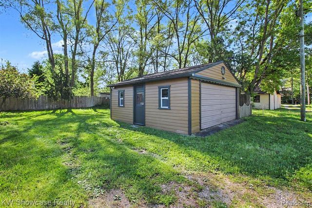 349 W Livingston Road, Highland, MI 48357