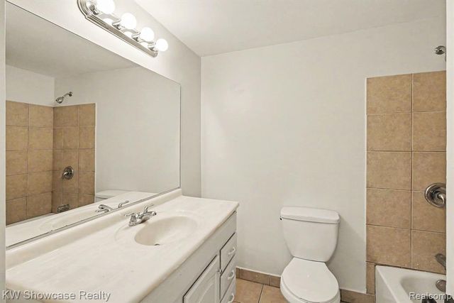 349 W Livingston Road, Highland, MI 48357